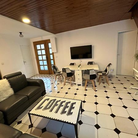 Agreable Appartement Dans Une Maison 생드니 외부 사진