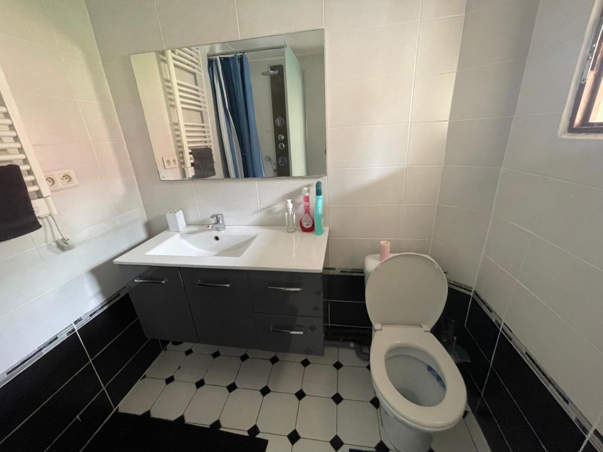 Agreable Appartement Dans Une Maison 생드니 외부 사진