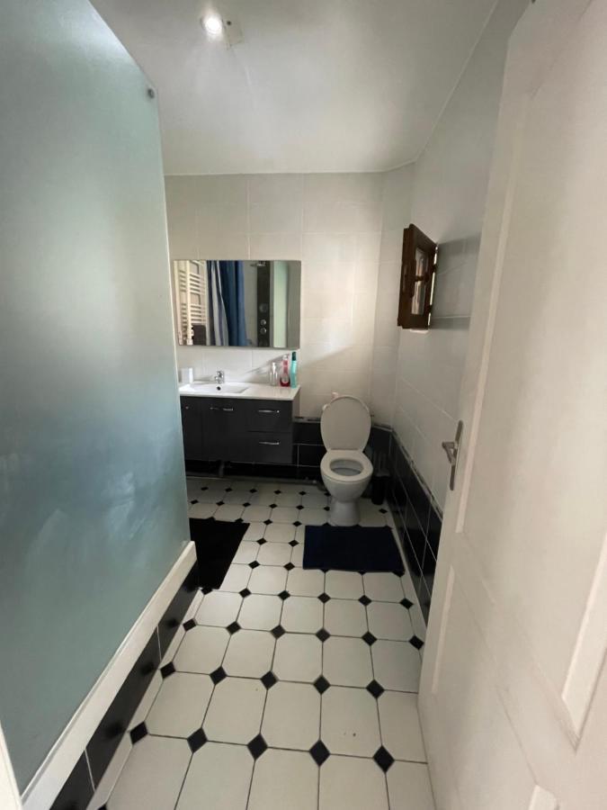 Agreable Appartement Dans Une Maison 생드니 외부 사진