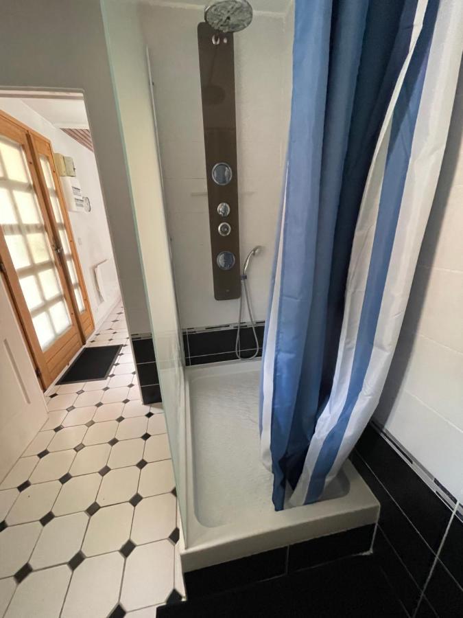 Agreable Appartement Dans Une Maison 생드니 외부 사진
