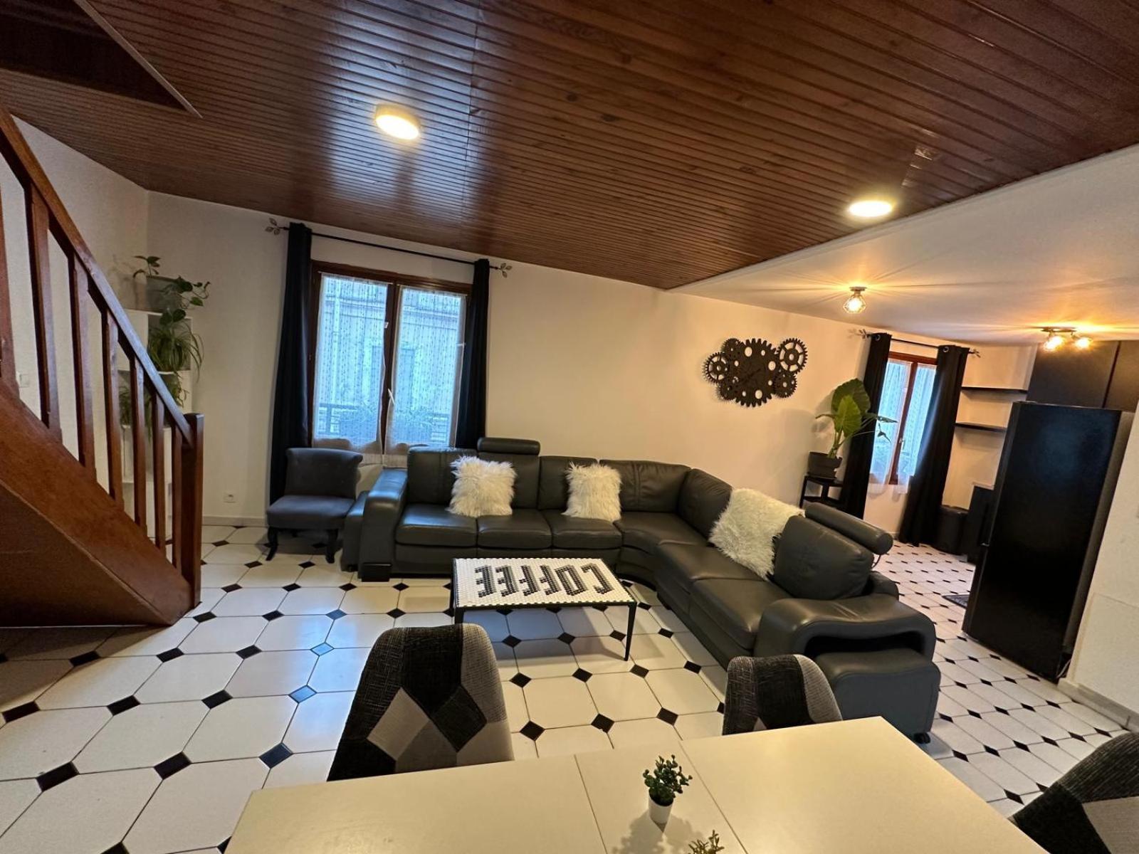 Agreable Appartement Dans Une Maison 생드니 외부 사진