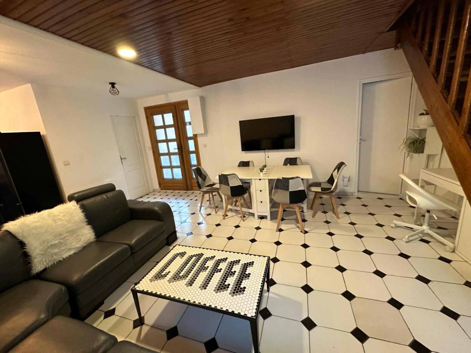Agreable Appartement Dans Une Maison 생드니 외부 사진