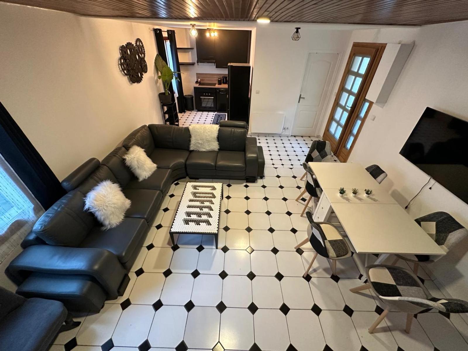 Agreable Appartement Dans Une Maison 생드니 외부 사진